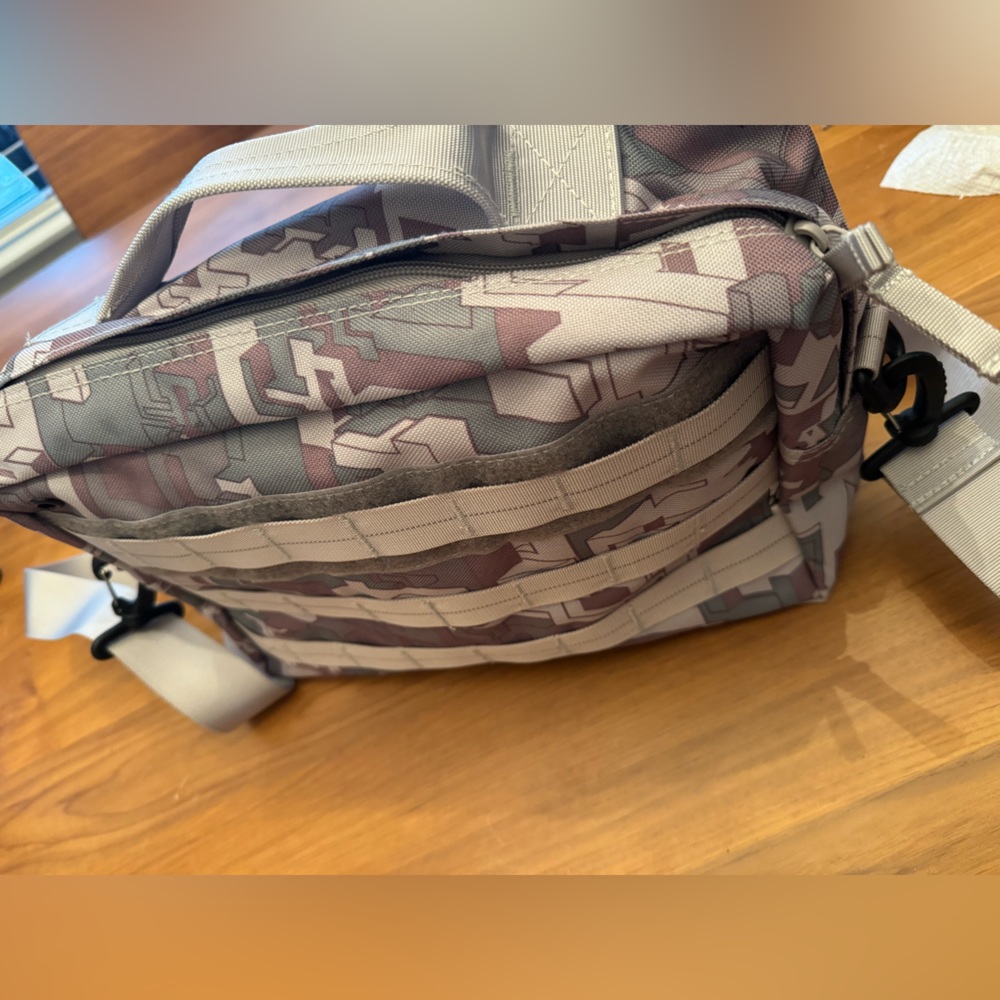 Stussy cross body mid size messenger bag brand new dead stock